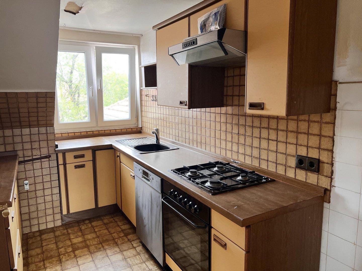 Predaj bytu 3-izbový 70 m², Reichsstraße 20A, Berlin, Berlín Predaj bytu 3-izbový 70 m², Reichsstraße 20A, Berlin, Berlín