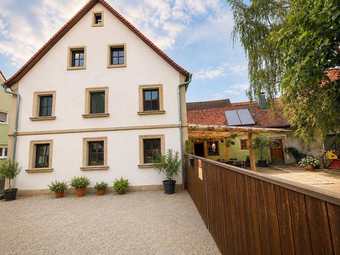 Predaj domu 375 m², pozemok 2.126 m², Uehlfeld, Bavorsko Predaj domu 375 m², pozemok 2.126 m², Uehlfeld, Bavorsko