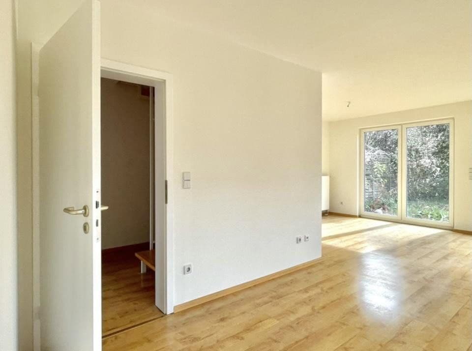Predaj domu 110 m², pozemok 440 m², Fichtestraße, Hoppegarten, Brandenbursko Predaj domu 110 m², pozemok 440 m², Fichtestraße, Hoppegarten, Brandenbursko