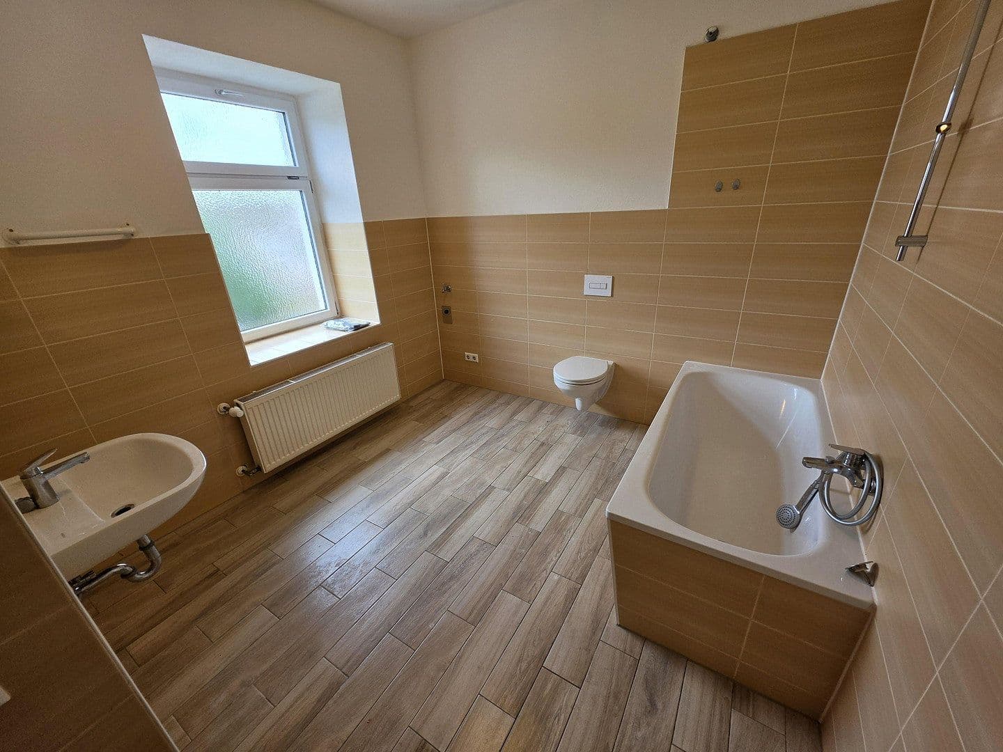 Prenájom bytu 6-izbový 125 m², Äußere Oybiner Straße 5, Žitava, Sasko Prenájom bytu 6-izbový 125 m², Äußere Oybiner Straße 5, Žitava, Sasko