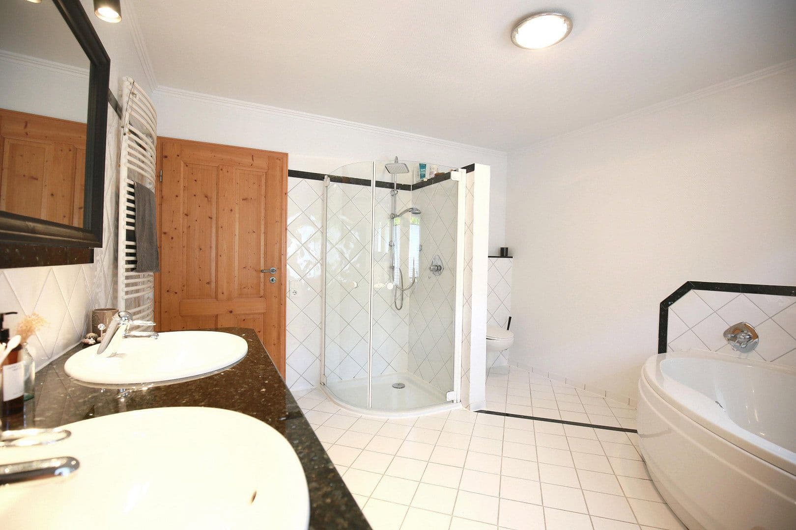 Predaj domu 305 m², pozemok 891 m², Stelle, Dolné Sasko Predaj domu 305 m², pozemok 891 m², Stelle, Dolné Sasko