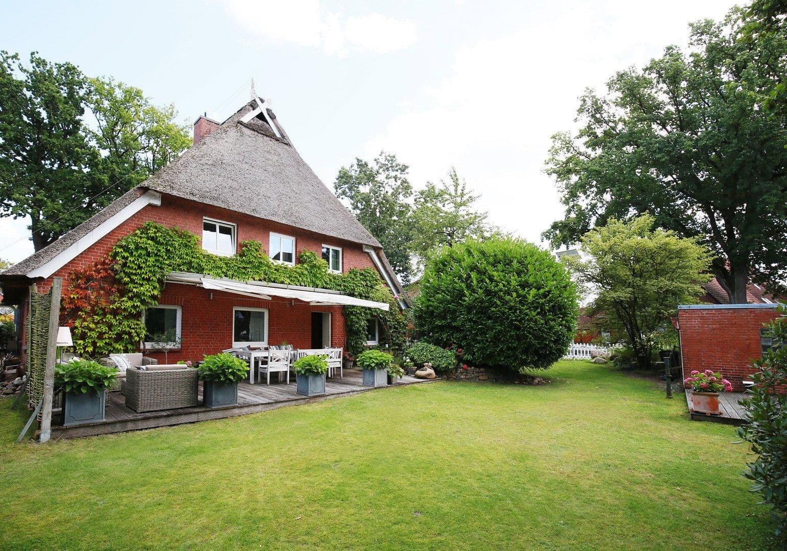 Predaj domu 305 m², pozemok 891 m², Stelle, Dolné Sasko Predaj domu 305 m², pozemok 891 m², Stelle, Dolné Sasko