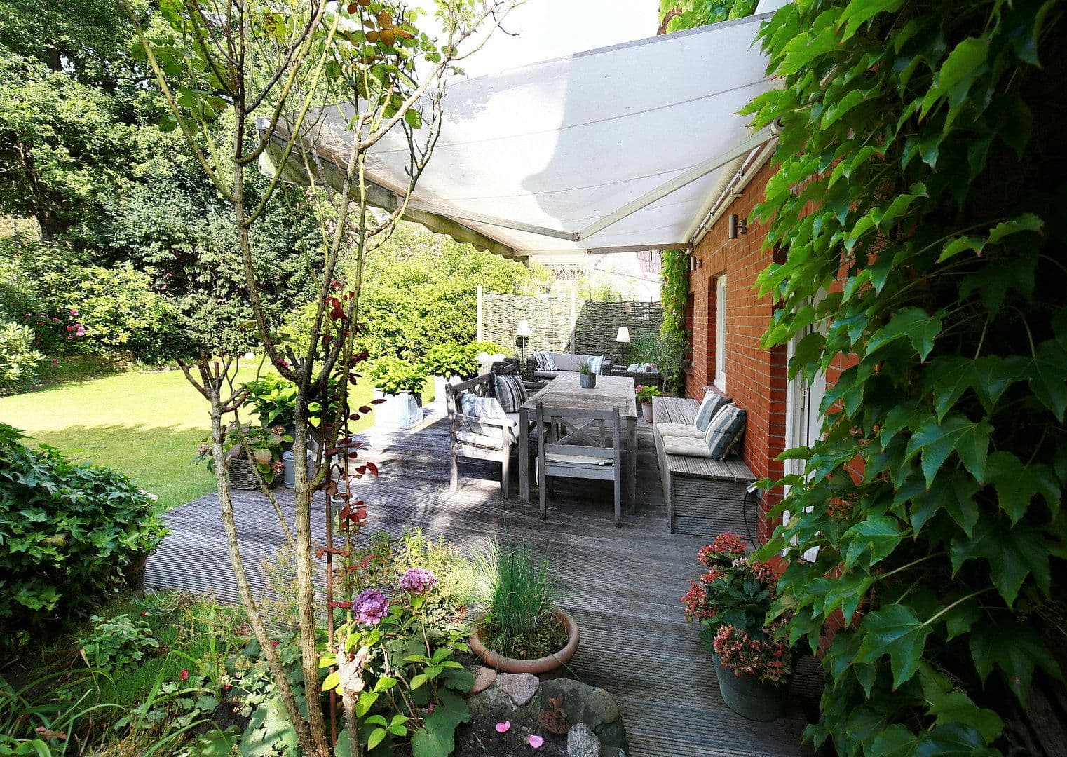 Predaj domu 305 m², pozemok 891 m², Stelle, Dolné Sasko Predaj domu 305 m², pozemok 891 m², Stelle, Dolné Sasko