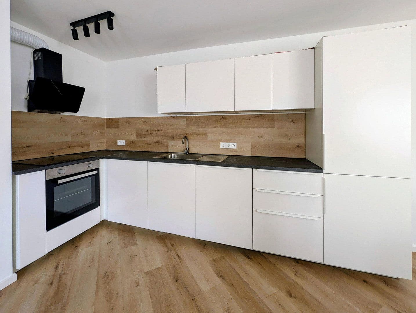 Prenájom bytu 2-izbový 59 m², Fohlenbergstraße 7, Marbach am Neckar, Bádensko-Wurttembersko Prenájom bytu 2-izbový 59 m², Fohlenbergstraße 7, Marbach am Neckar, Bádensko-Wurttembersko