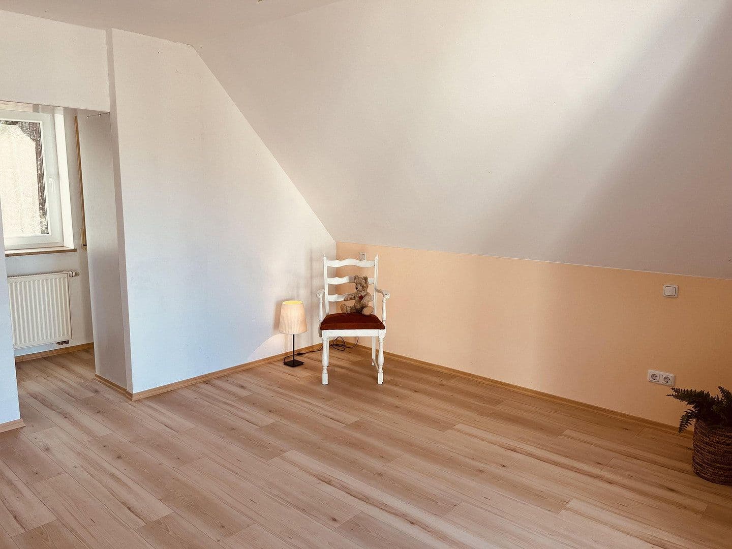 Prenájom bytu 6-izbový 165 m², Langensendelbach, Bavorsko Prenájom bytu 6-izbový 165 m², Langensendelbach, Bavorsko