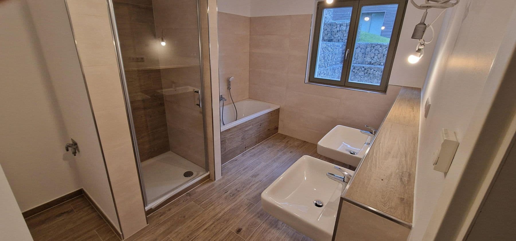 Prenájom bytu 4-izbový 126 m², Grünheide (Mark), Brandenbursko Prenájom bytu 4-izbový 126 m², Grünheide (Mark), Brandenbursko