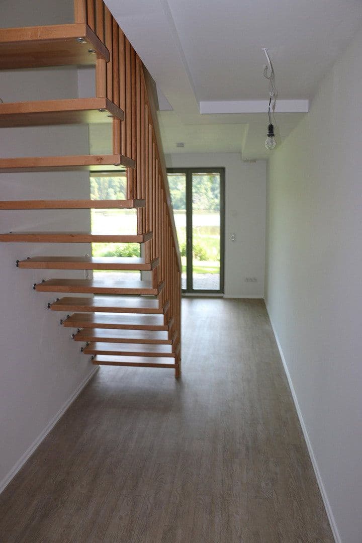 Prenájom bytu 4-izbový 126 m², Grünheide (Mark), Brandenbursko Prenájom bytu 4-izbový 126 m², Grünheide (Mark), Brandenbursko