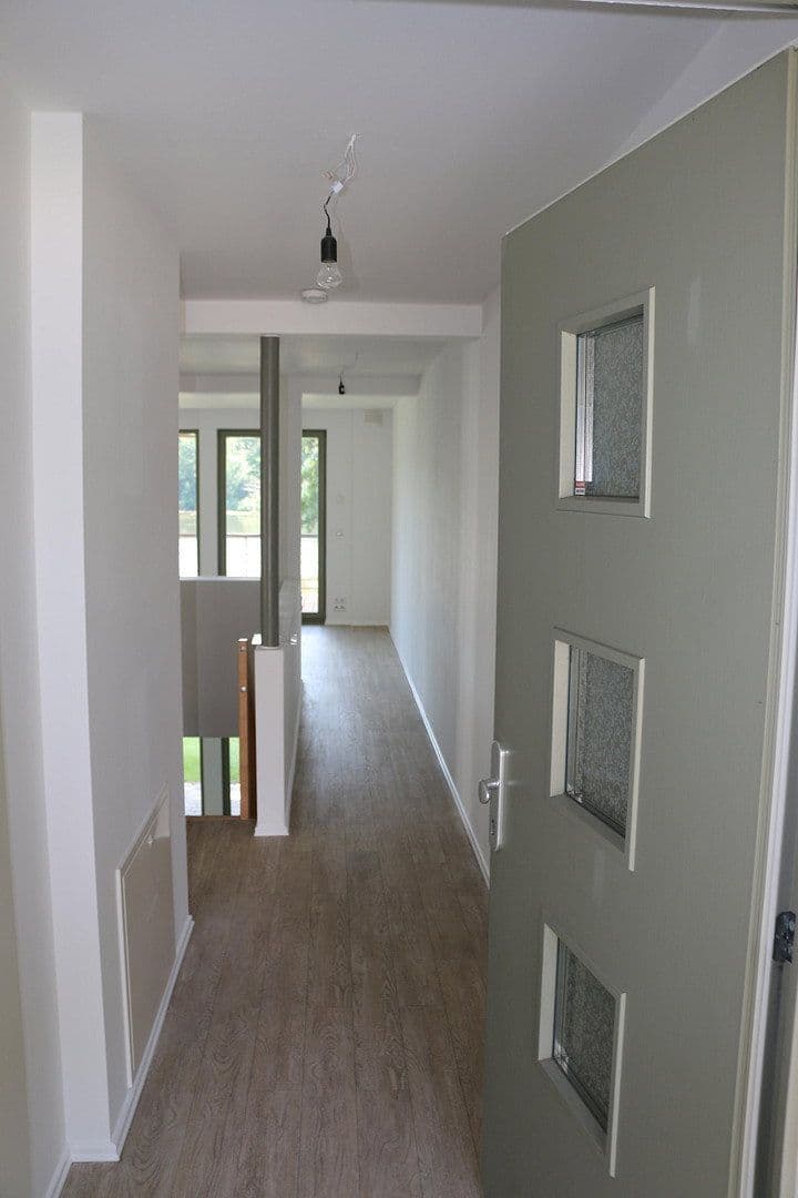 Prenájom bytu 4-izbový 126 m², Grünheide (Mark), Brandenbursko Prenájom bytu 4-izbový 126 m², Grünheide (Mark), Brandenbursko