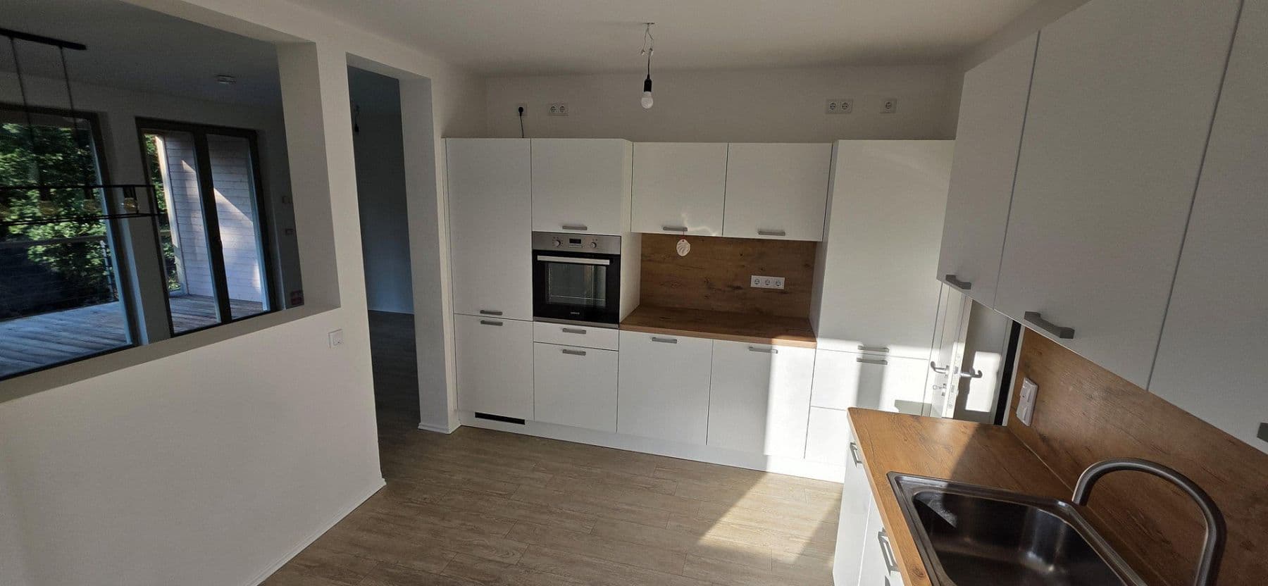 Prenájom bytu 4-izbový 126 m², Grünheide (Mark), Brandenbursko Prenájom bytu 4-izbový 126 m², Grünheide (Mark), Brandenbursko
