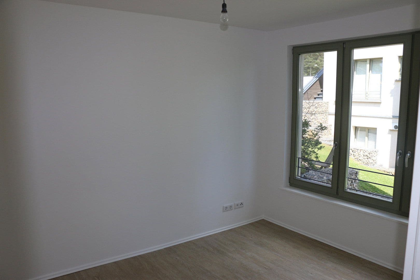 Prenájom bytu 4-izbový 126 m², Grünheide (Mark), Brandenbursko Prenájom bytu 4-izbový 126 m², Grünheide (Mark), Brandenbursko