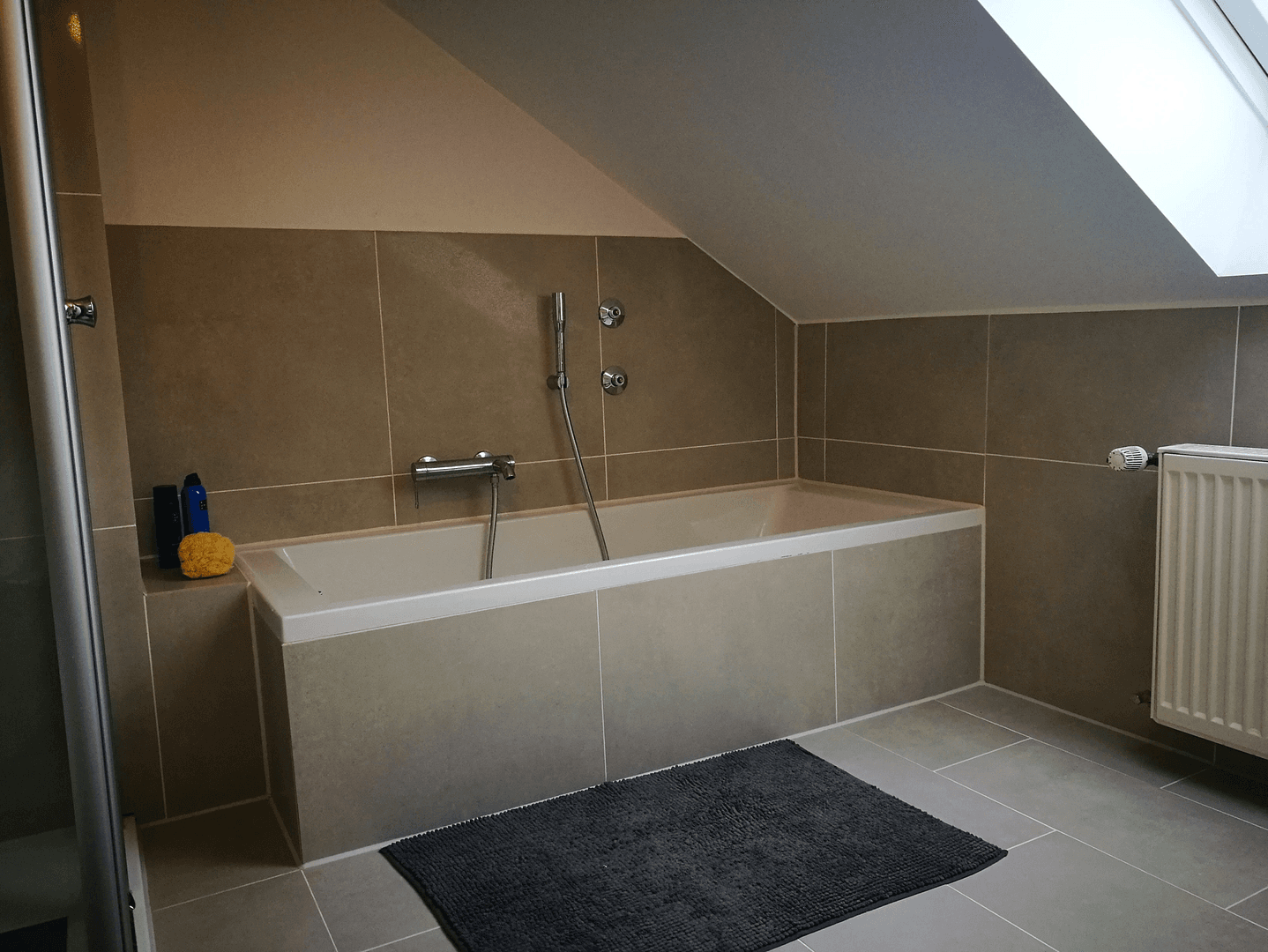 Prenájom bytu 3-izbový 78 m², Tegernheim, Bavorsko Prenájom bytu 3-izbový 78 m², Tegernheim, Bavorsko