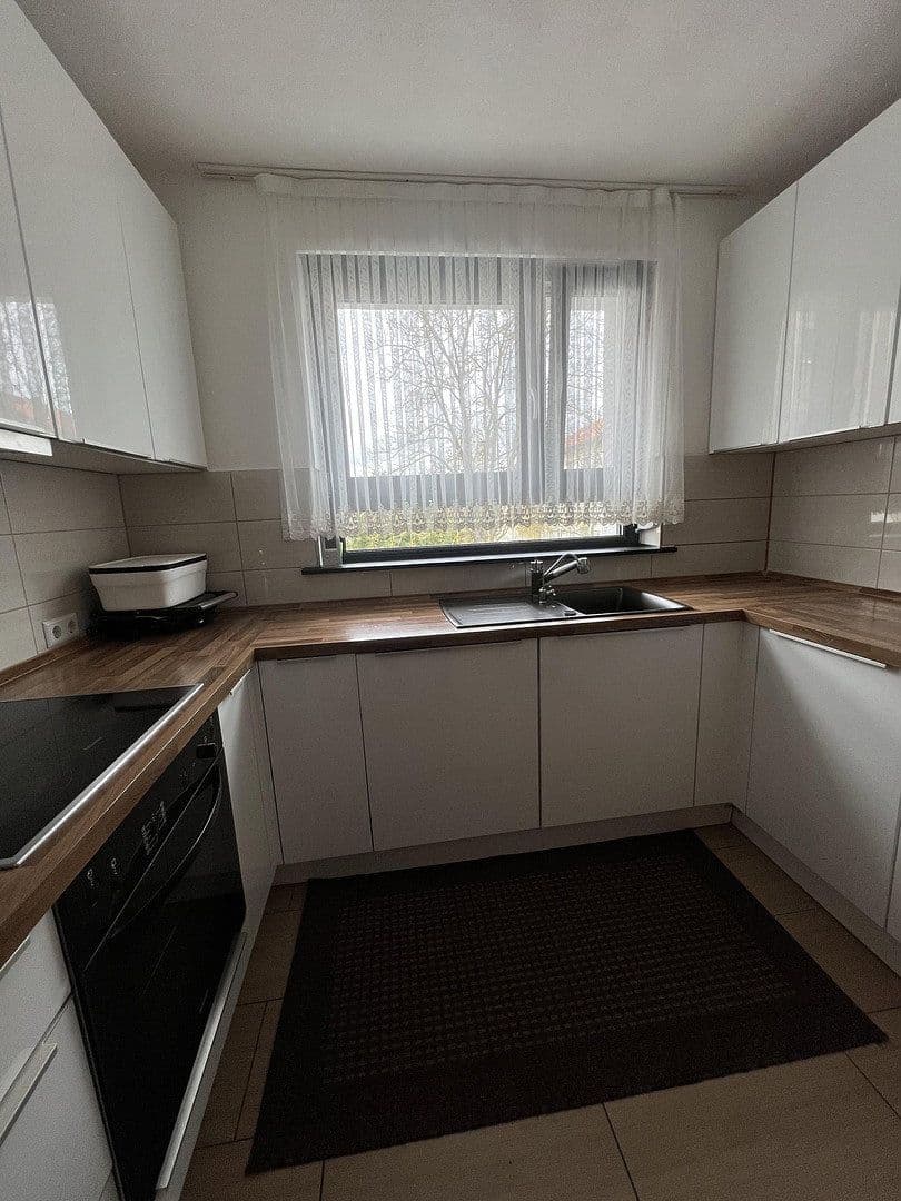 Prenájom bytu 4-izbový 98 m², Köllestraße 25, Ulm, Bádensko-Wurttembersko Prenájom bytu 4-izbový 98 m², Köllestraße 25, Ulm, Bádensko-Wurttembersko