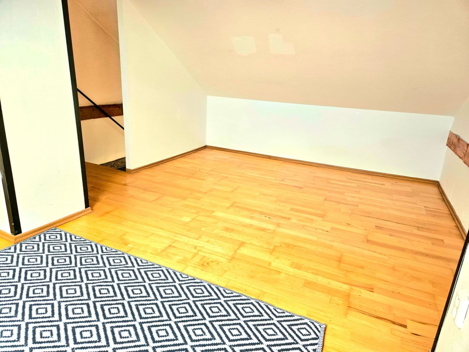 Prenájom bytu 1-izbový 45 m², Vlkova, Praha, Praha Prenájom bytu 1-izbový 45 m², Vlkova, Praha, Praha