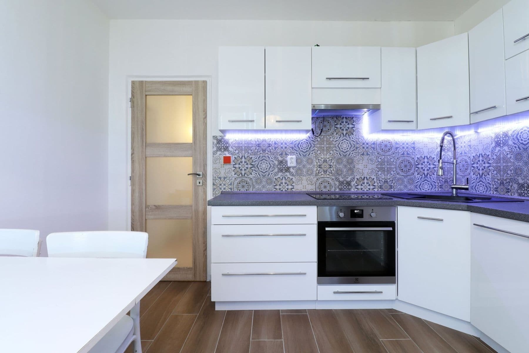 Prenájom bytu 2-izbový 77 m², Imrychova, Praha, Praha Prenájom bytu 2-izbový 77 m², Imrychova, Praha, Praha