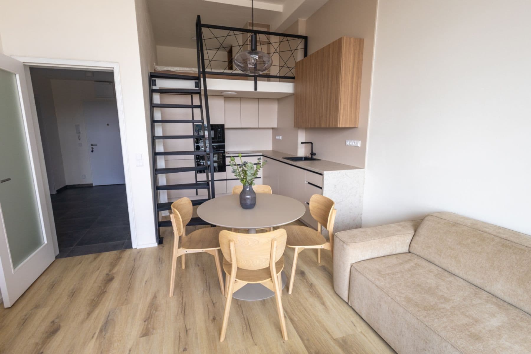 Prenájom bytu 2-izbový 63 m², Malešická, Praha, Praha Prenájom bytu 2-izbový 63 m², Malešická, Praha, Praha
