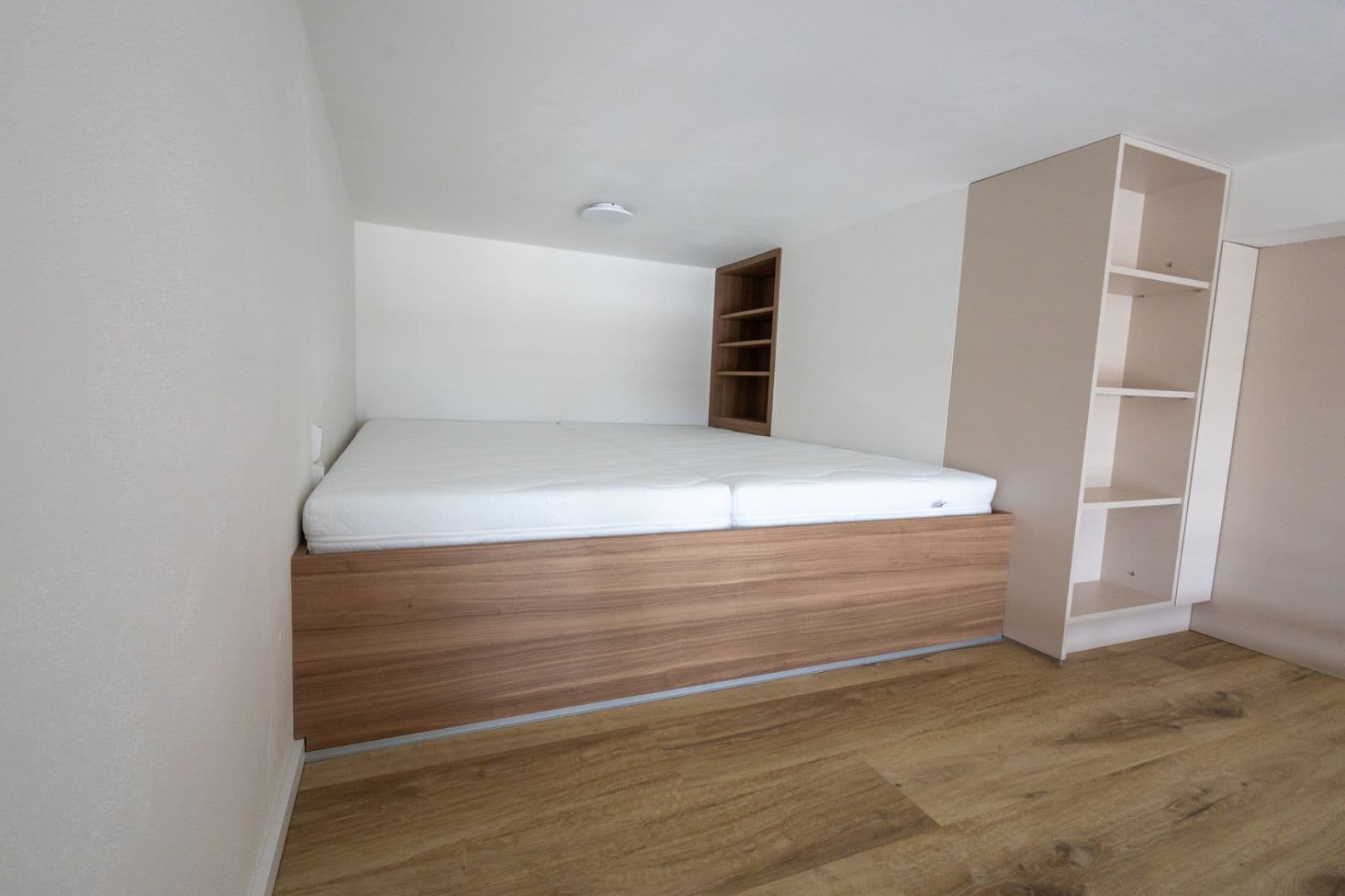 Prenájom bytu 2-izbový 63 m², Malešická, Praha, Praha Prenájom bytu 2-izbový 63 m², Malešická, Praha, Praha