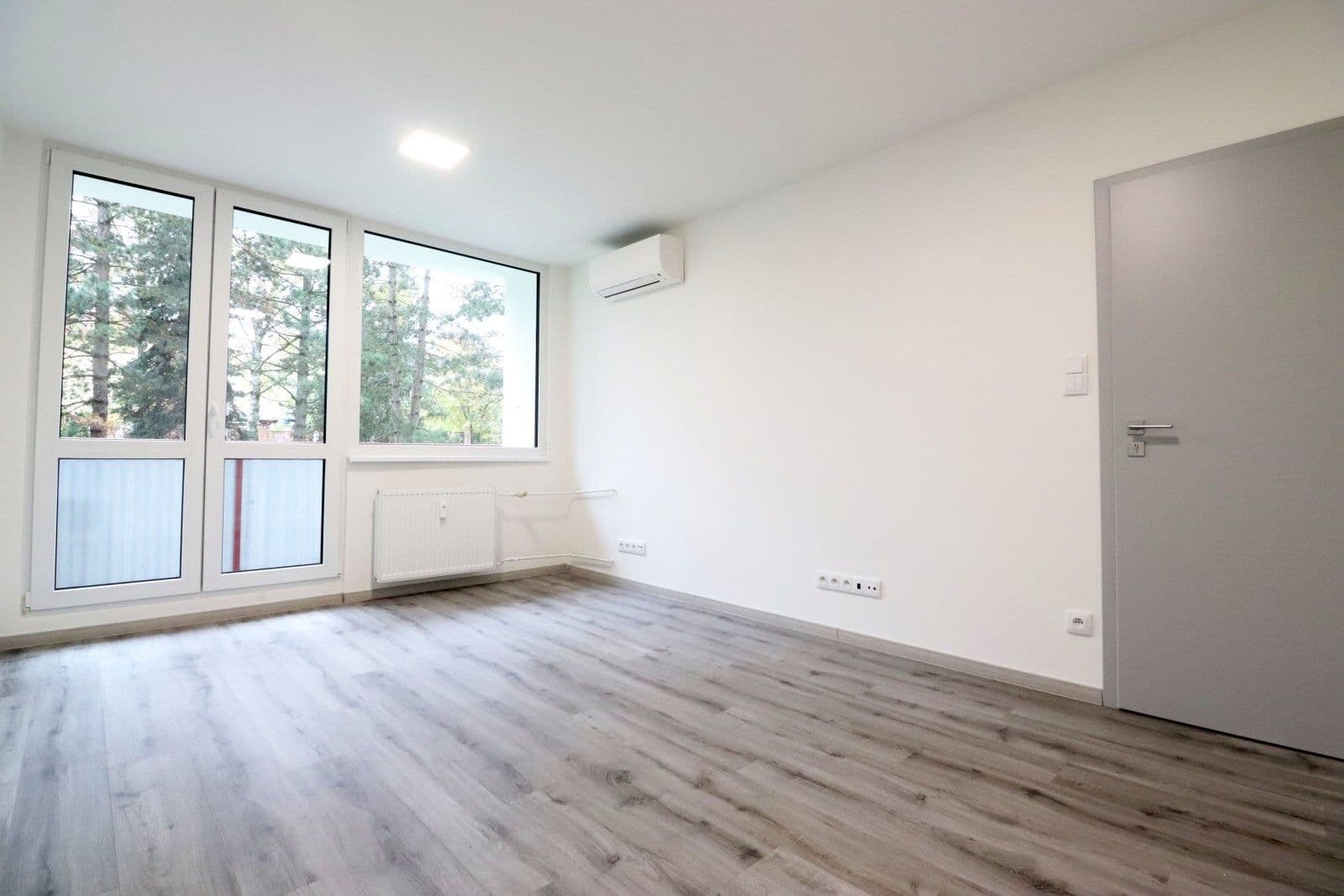 Prenájom bytu 2-izbový 64 m², Pezinská, Mladá Boleslav, Středočeský kraj Prenájom bytu 2-izbový 64 m², Pezinská, Mladá Boleslav, Středočeský kraj