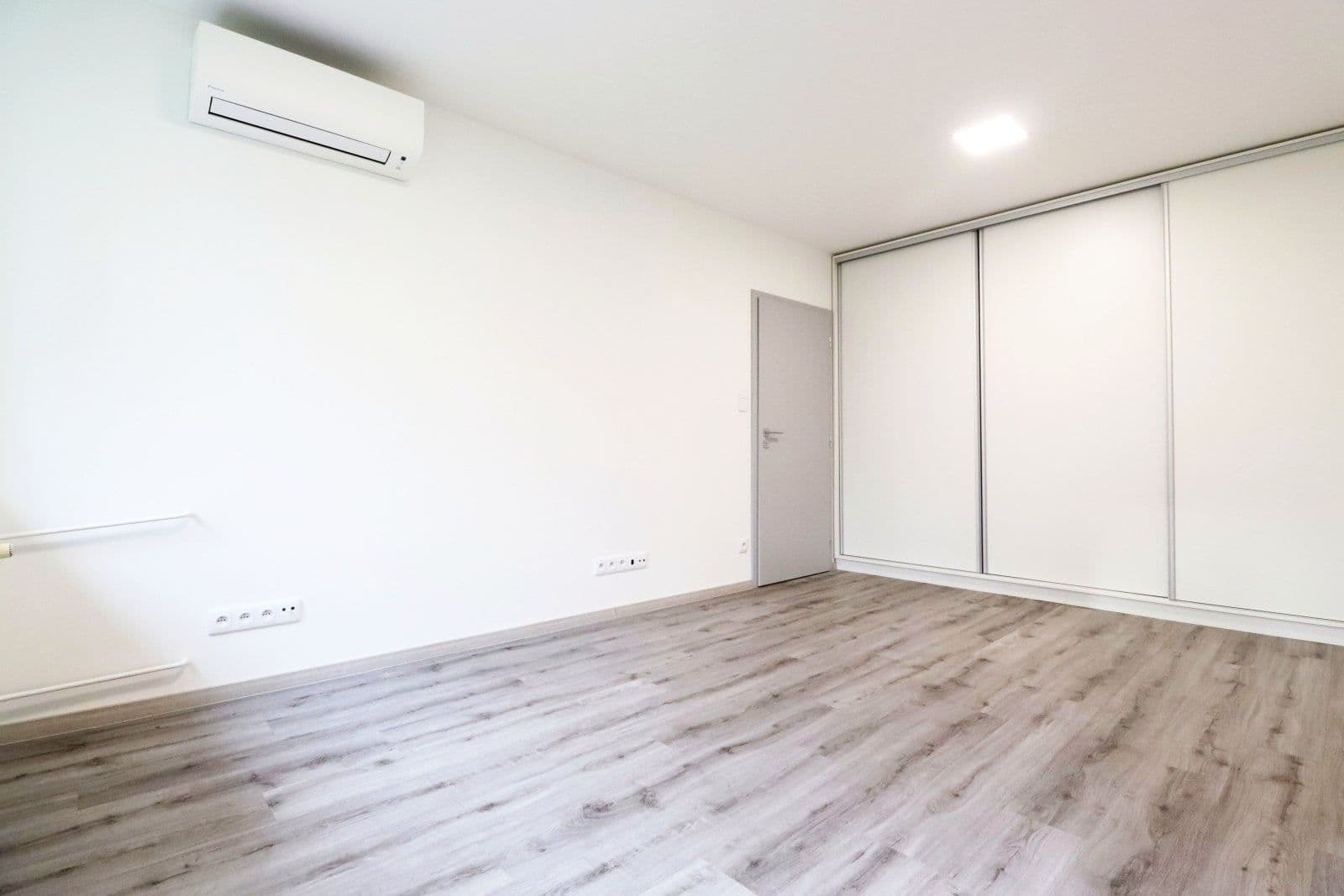 Prenájom bytu 2-izbový 64 m², Pezinská, Mladá Boleslav, Středočeský kraj Prenájom bytu 2-izbový 64 m², Pezinská, Mladá Boleslav, Středočeský kraj