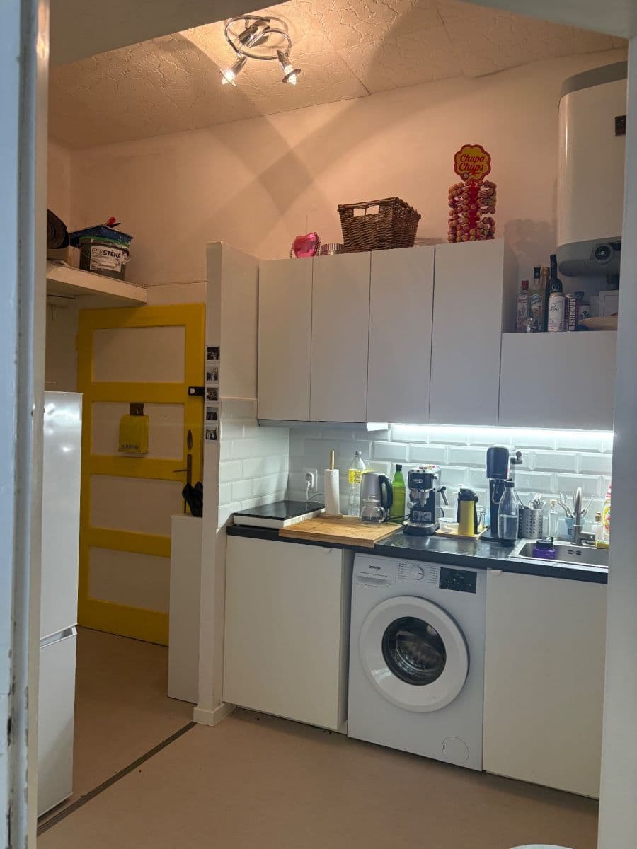 Prenájom bytu 1-izbový 49 m², U plynárny, Praha, Praha Prenájom bytu 1-izbový 49 m², U plynárny, Praha, Praha