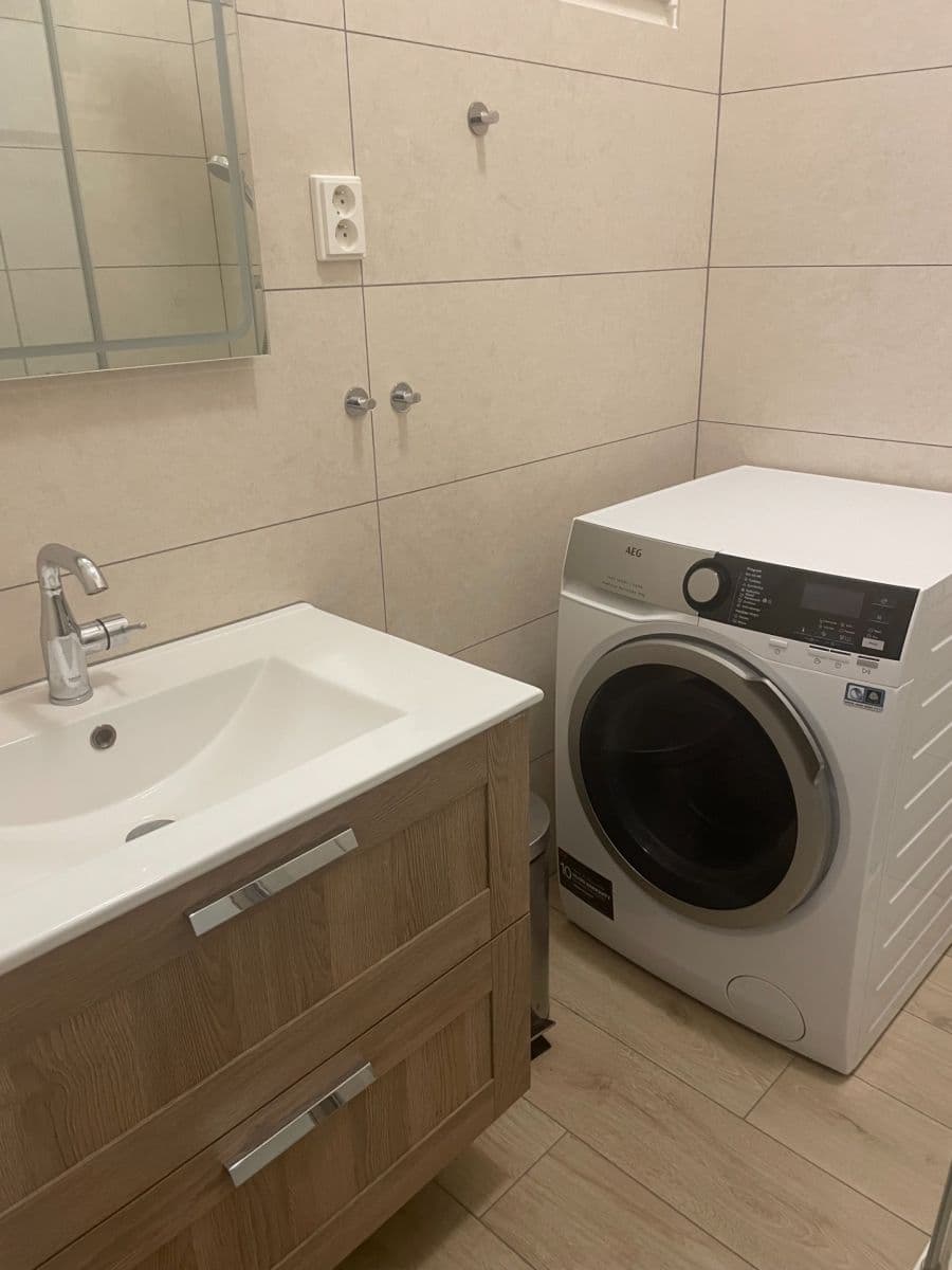 Prenájom bytu 2-izbový 50 m², U Zeměpisného ústavu, Praha, Praha Prenájom bytu 2-izbový 50 m², U Zeměpisného ústavu, Praha, Praha