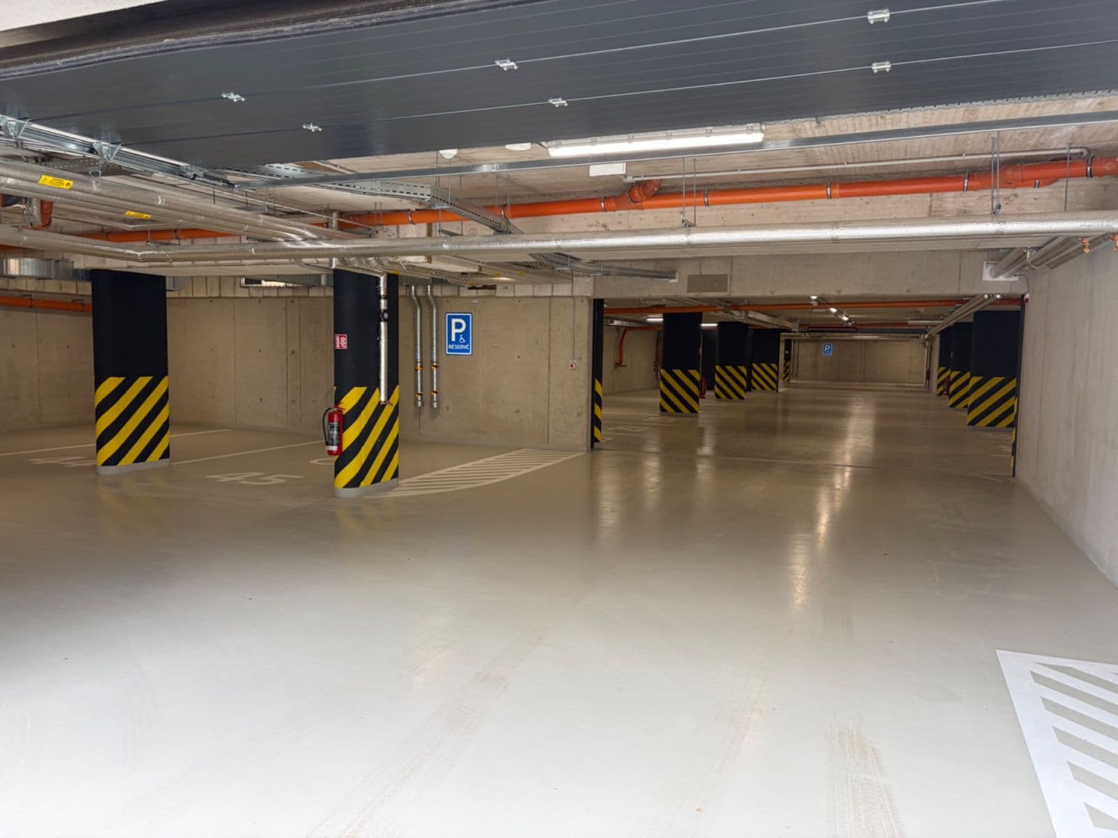 Prenájom garáže 12 m², Nebřenická, Praha, Praha Prenájom garáže 12 m², Nebřenická, Praha, Praha