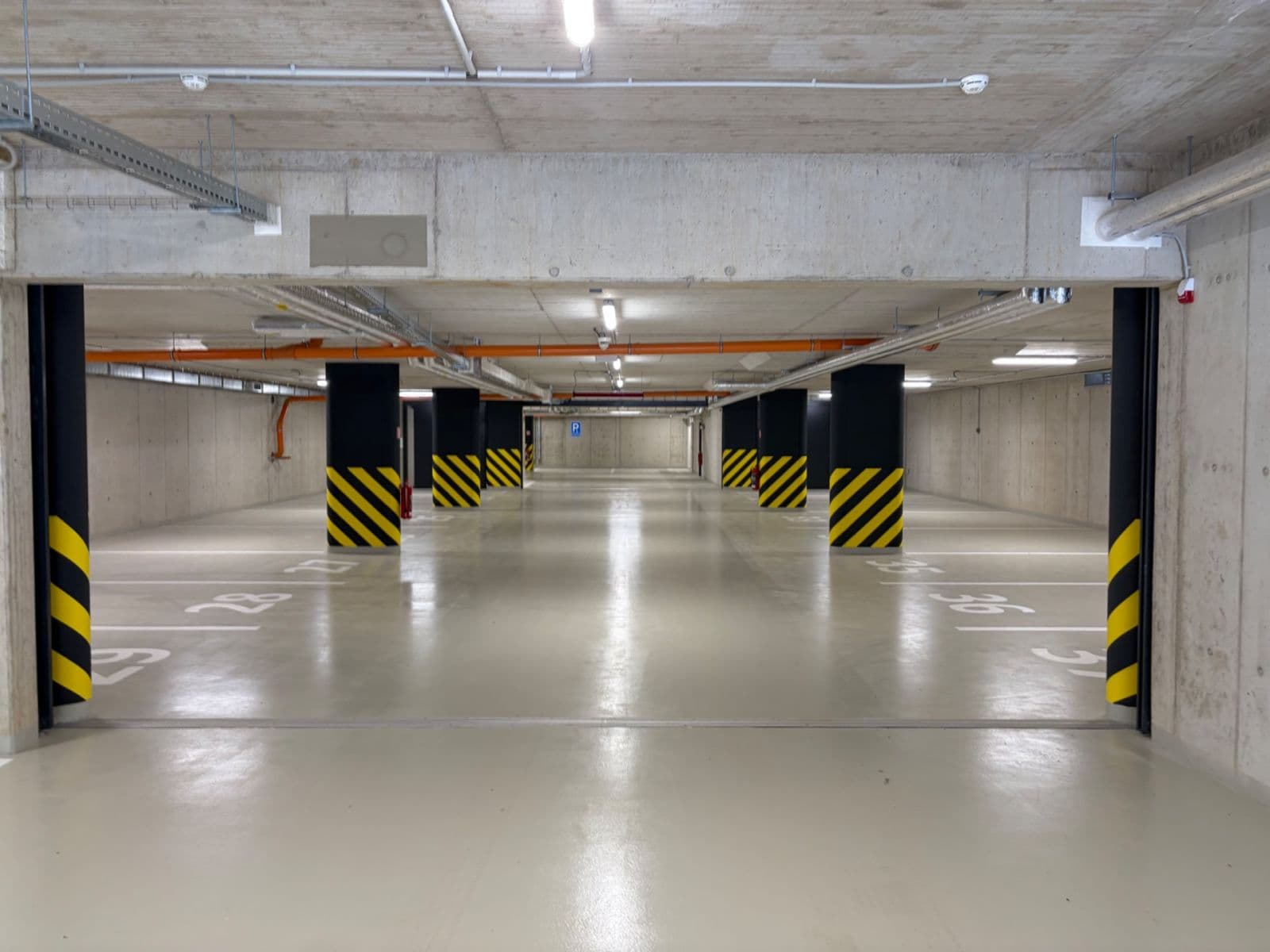 Prenájom garáže 12 m², Nebřenická, Praha, Praha Prenájom garáže 12 m², Nebřenická, Praha, Praha