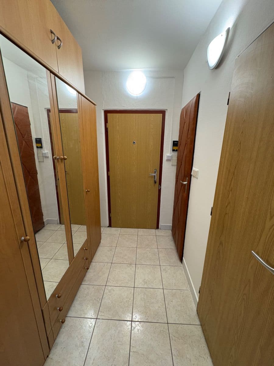 Predaj bytu 1-izbový 35 m², Suchý vršek, Praha, Praha Predaj bytu 1-izbový 35 m², Suchý vršek, Praha, Praha