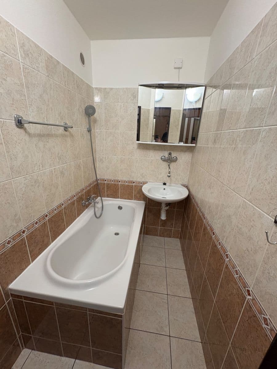 Predaj bytu 1-izbový 35 m², Suchý vršek, Praha, Praha Predaj bytu 1-izbový 35 m², Suchý vršek, Praha, Praha