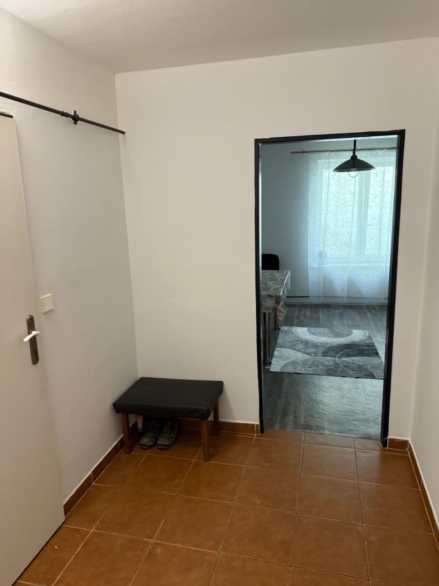 Prenájom bytu 2-izbový 38 m², nám. děk. Františka Kvapila, Nezamyslice, Olomoucký kraj Prenájom bytu 2-izbový 38 m², nám. děk. Františka Kvapila, Nezamyslice, Olomoucký kraj