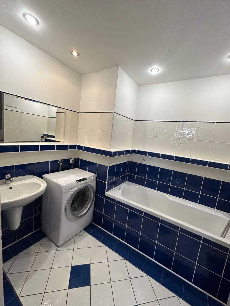 Prenájom bytu 3-izbový 70 m², Šluknovská, Praha, Praha Prenájom bytu 3-izbový 70 m², Šluknovská, Praha, Praha