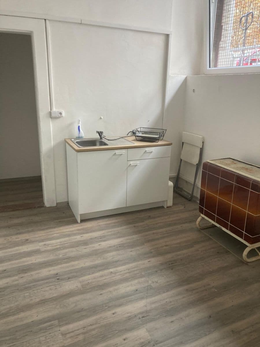 Prenájom nebytového priestoru 57 m², Biskupcova, Praha, Praha Prenájom nebytového priestoru 57 m², Biskupcova, Praha, Praha