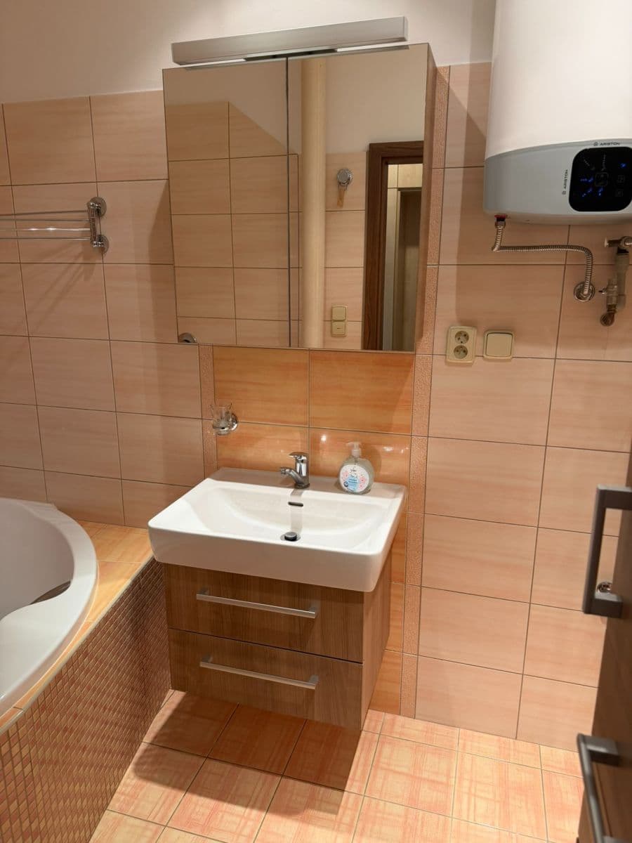 Prenájom bytu 2-izbový 53 m², Škroupova, Chrudim, Pardubický kraj Prenájom bytu 2-izbový 53 m², Škroupova, Chrudim, Pardubický kraj