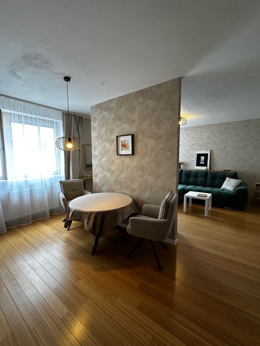 Prenájom bytu 1-izbový 48 m², 5. května, Dobřichovice, Středočeský kraj Prenájom bytu 1-izbový 48 m², 5. května, Dobřichovice, Středočeský kraj