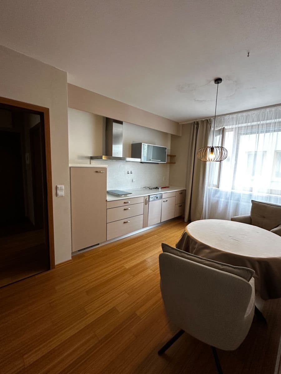 Prenájom bytu 1-izbový 48 m², 5. května, Dobřichovice, Středočeský kraj Prenájom bytu 1-izbový 48 m², 5. května, Dobřichovice, Středočeský kraj