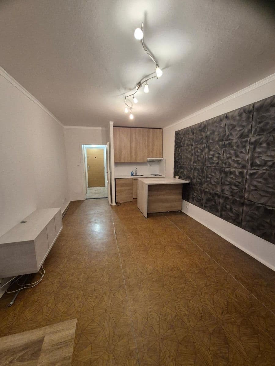 Prenájom bytu Garsoniéra 31 m², Křivoklátská, Praha, Praha Prenájom bytu Garsoniéra 31 m², Křivoklátská, Praha, Praha