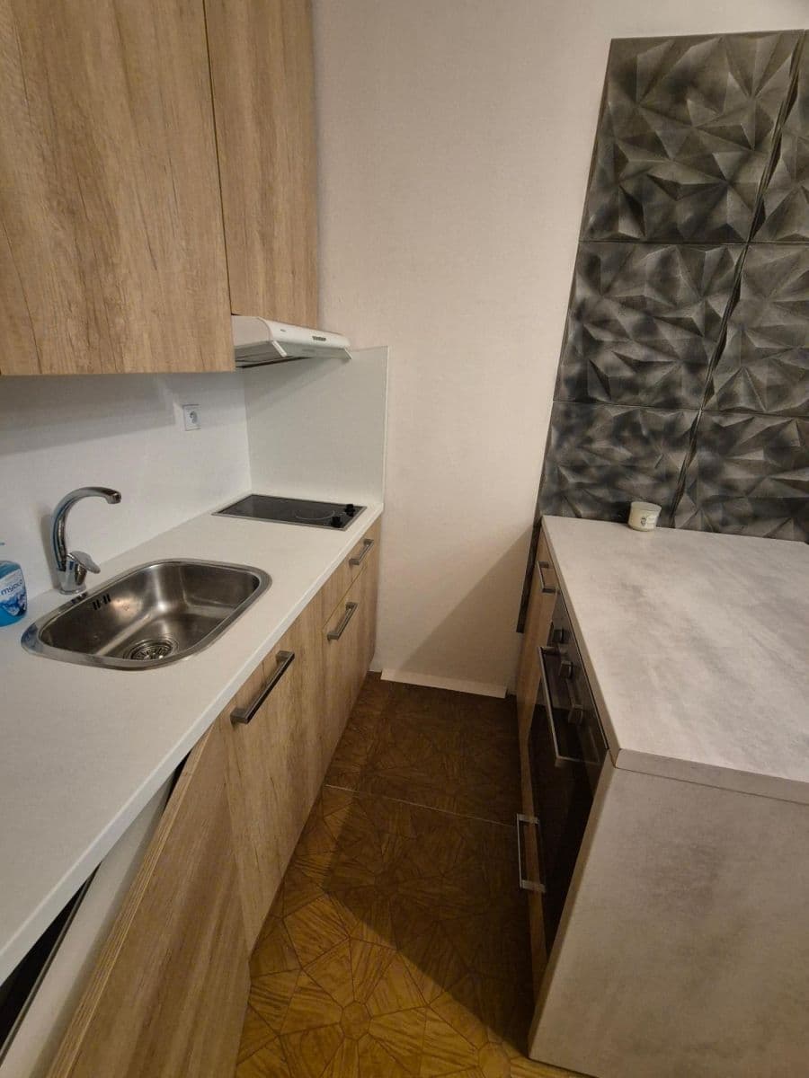 Prenájom bytu Garsoniéra 31 m², Křivoklátská, Praha, Praha Prenájom bytu Garsoniéra 31 m², Křivoklátská, Praha, Praha