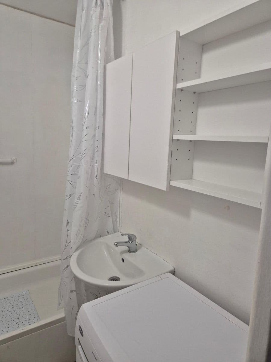 Prenájom bytu Garsoniéra 31 m², Křivoklátská, Praha, Praha Prenájom bytu Garsoniéra 31 m², Křivoklátská, Praha, Praha