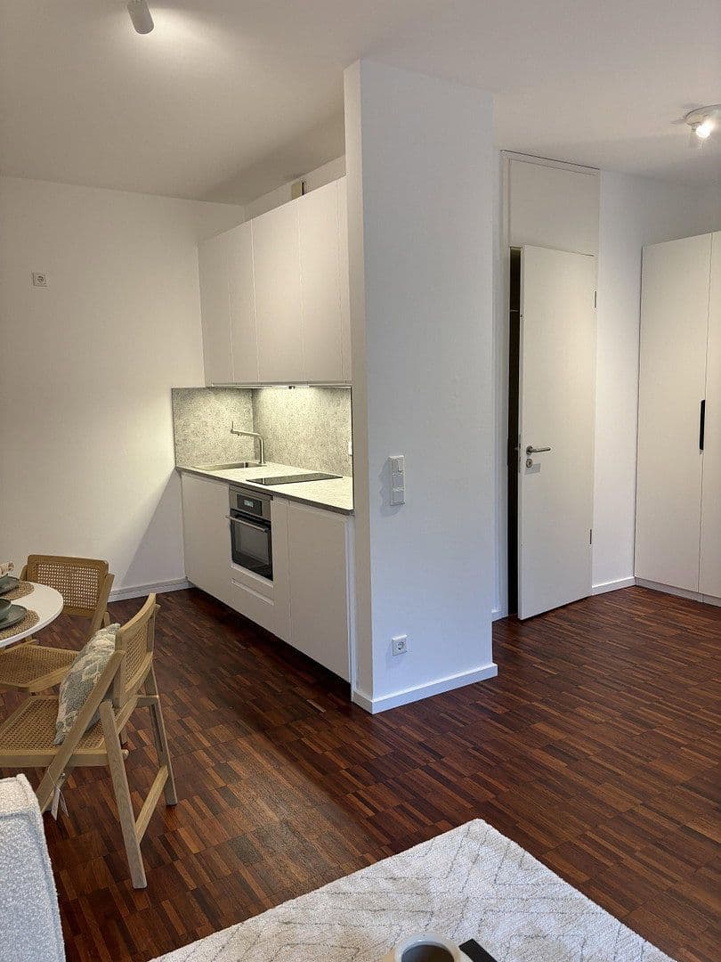 Prenájom bytu 1-izbový 40 m², Berlin, Berlín Prenájom bytu 1-izbový 40 m², Berlin, Berlín