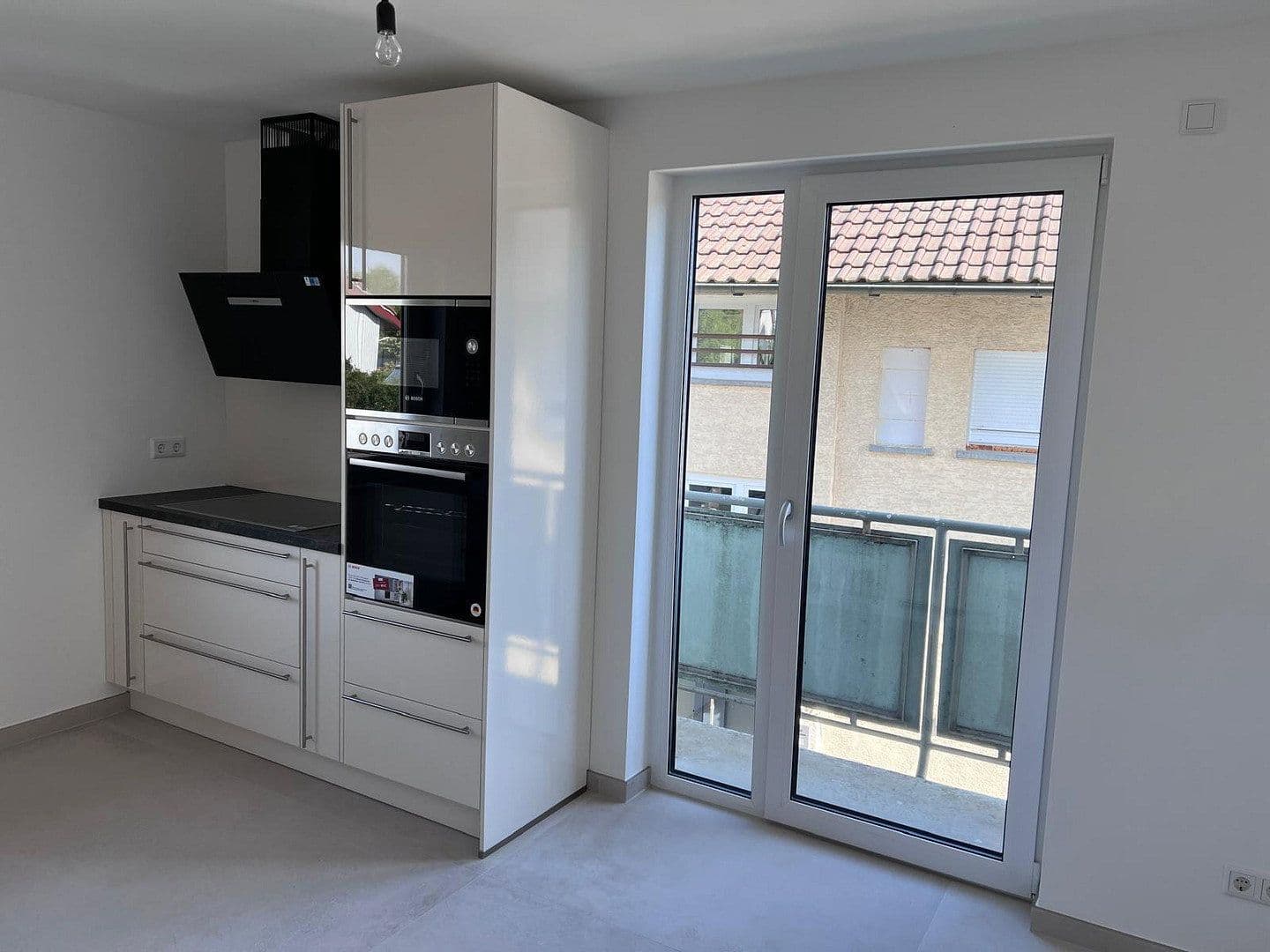 Prenájom bytu 3-izbový 89 m², Efeustr. 10, Karlsruhe, Bádensko-Wurttembersko Prenájom bytu 3-izbový 89 m², Efeustr. 10, Karlsruhe, Bádensko-Wurttembersko