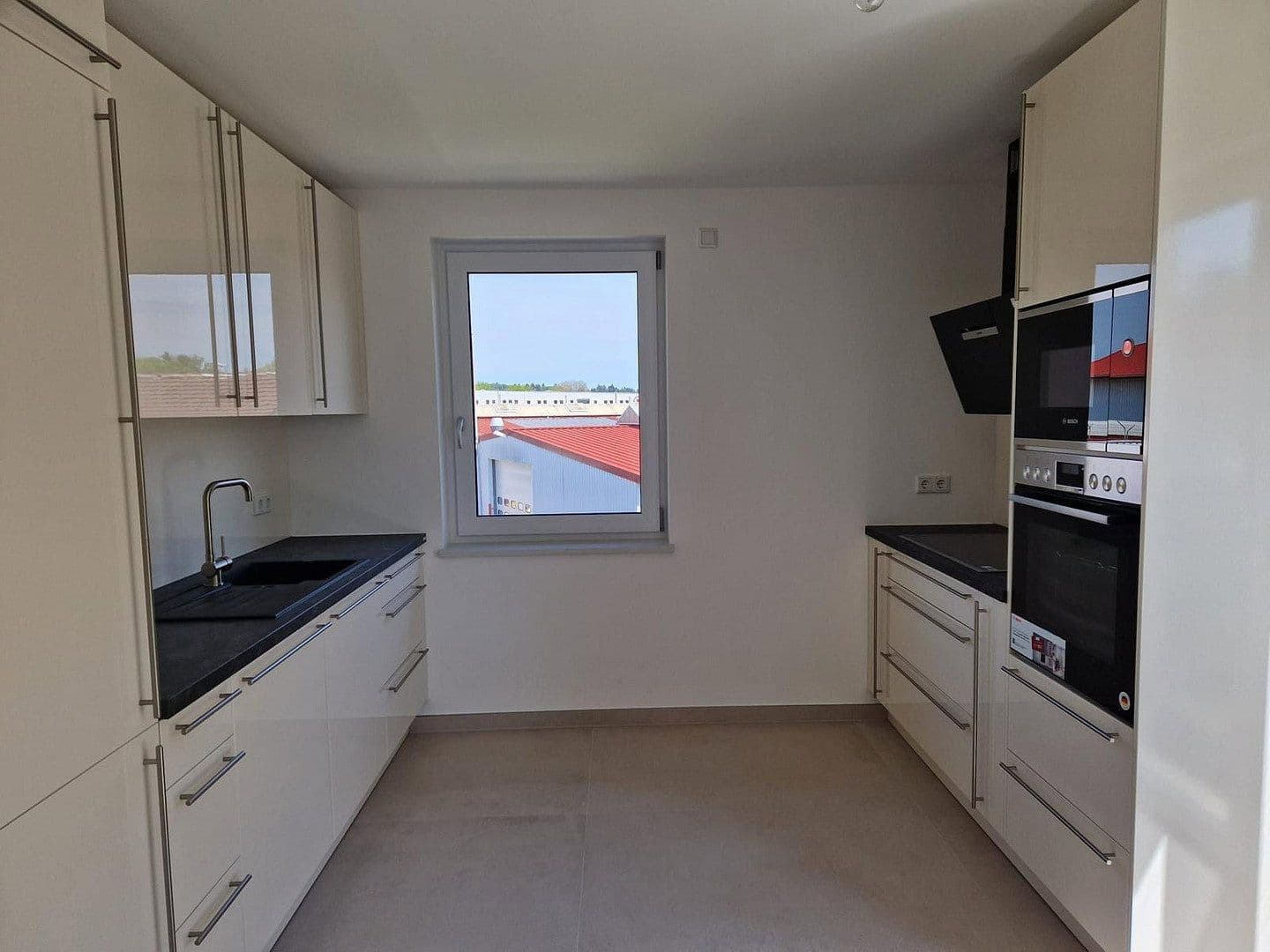 Prenájom bytu 3-izbový 89 m², Efeustr. 10, Karlsruhe, Bádensko-Wurttembersko Prenájom bytu 3-izbový 89 m², Efeustr. 10, Karlsruhe, Bádensko-Wurttembersko