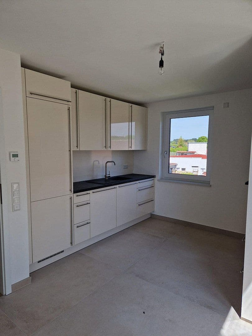 Prenájom bytu 3-izbový 89 m², Efeustr. 10, Karlsruhe, Bádensko-Wurttembersko Prenájom bytu 3-izbový 89 m², Efeustr. 10, Karlsruhe, Bádensko-Wurttembersko