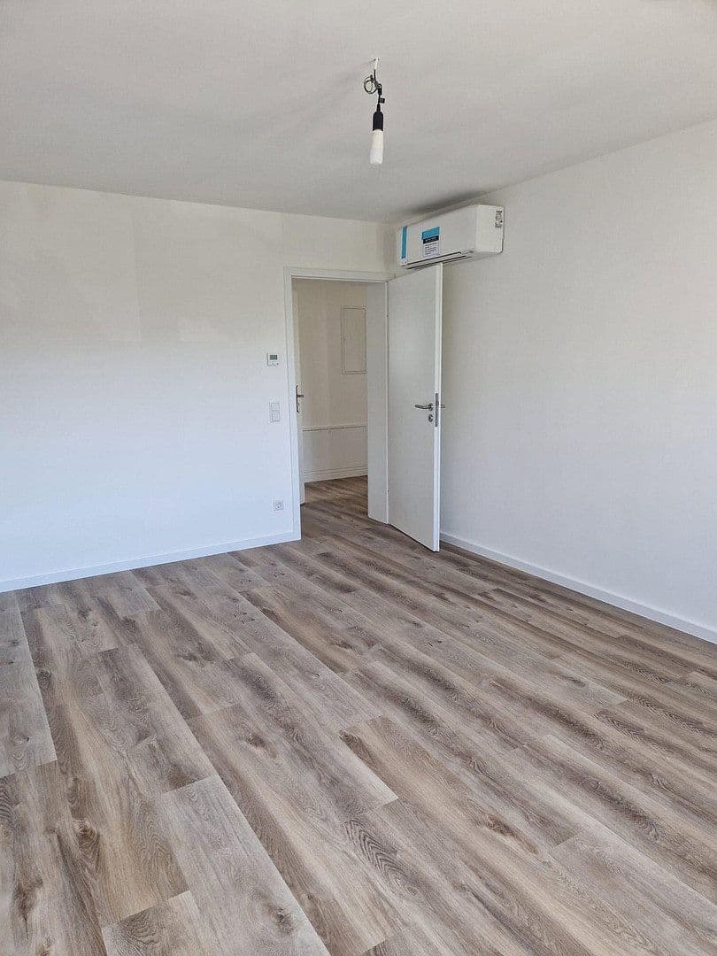 Prenájom bytu 3-izbový 89 m², Efeustr. 10, Karlsruhe, Bádensko-Wurttembersko Prenájom bytu 3-izbový 89 m², Efeustr. 10, Karlsruhe, Bádensko-Wurttembersko