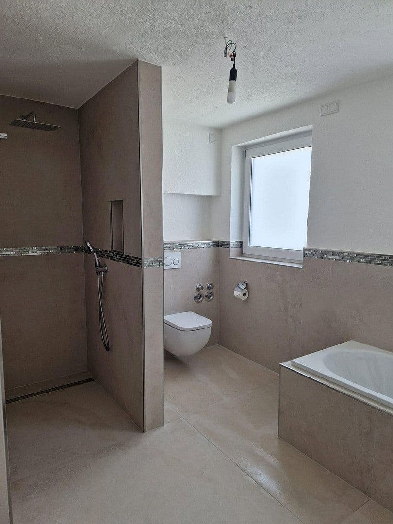 Prenájom bytu 3-izbový 89 m², Efeustr. 10, Karlsruhe, Bádensko-Wurttembersko Prenájom bytu 3-izbový 89 m², Efeustr. 10, Karlsruhe, Bádensko-Wurttembersko