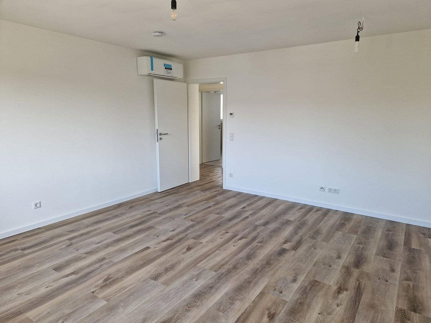 Prenájom bytu 3-izbový 89 m², Efeustr. 10, Karlsruhe, Bádensko-Wurttembersko Prenájom bytu 3-izbový 89 m², Efeustr. 10, Karlsruhe, Bádensko-Wurttembersko