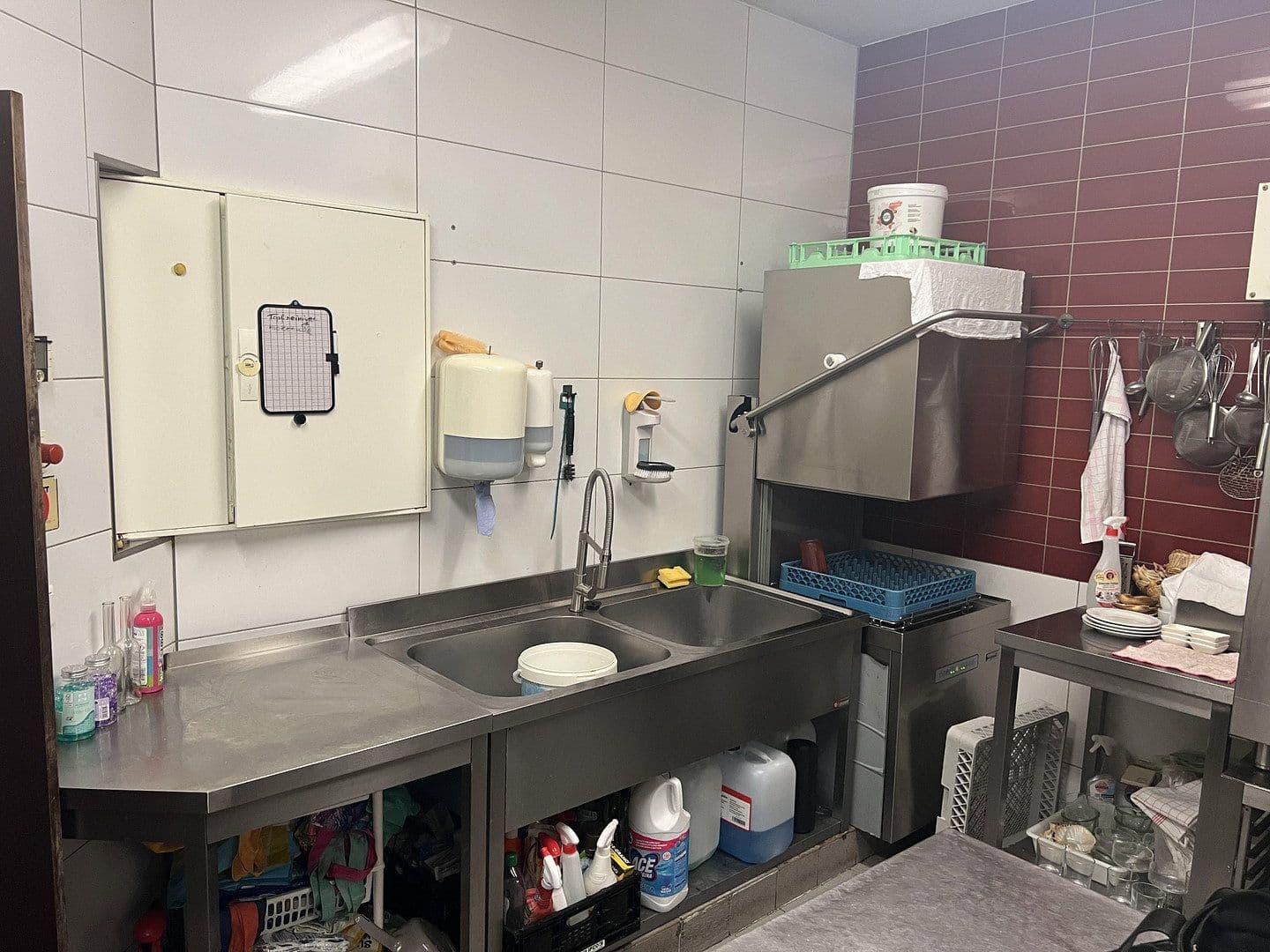 Prenájom nebytového priestoru 300 m², Uerdingerstr 552a, Krefeld-Bockum, Severné Porýnie - Westfálsko Prenájom nebytového priestoru 300 m², Uerdingerstr 552a, Krefeld-Bockum, Severné Porýnie - Westfálsko