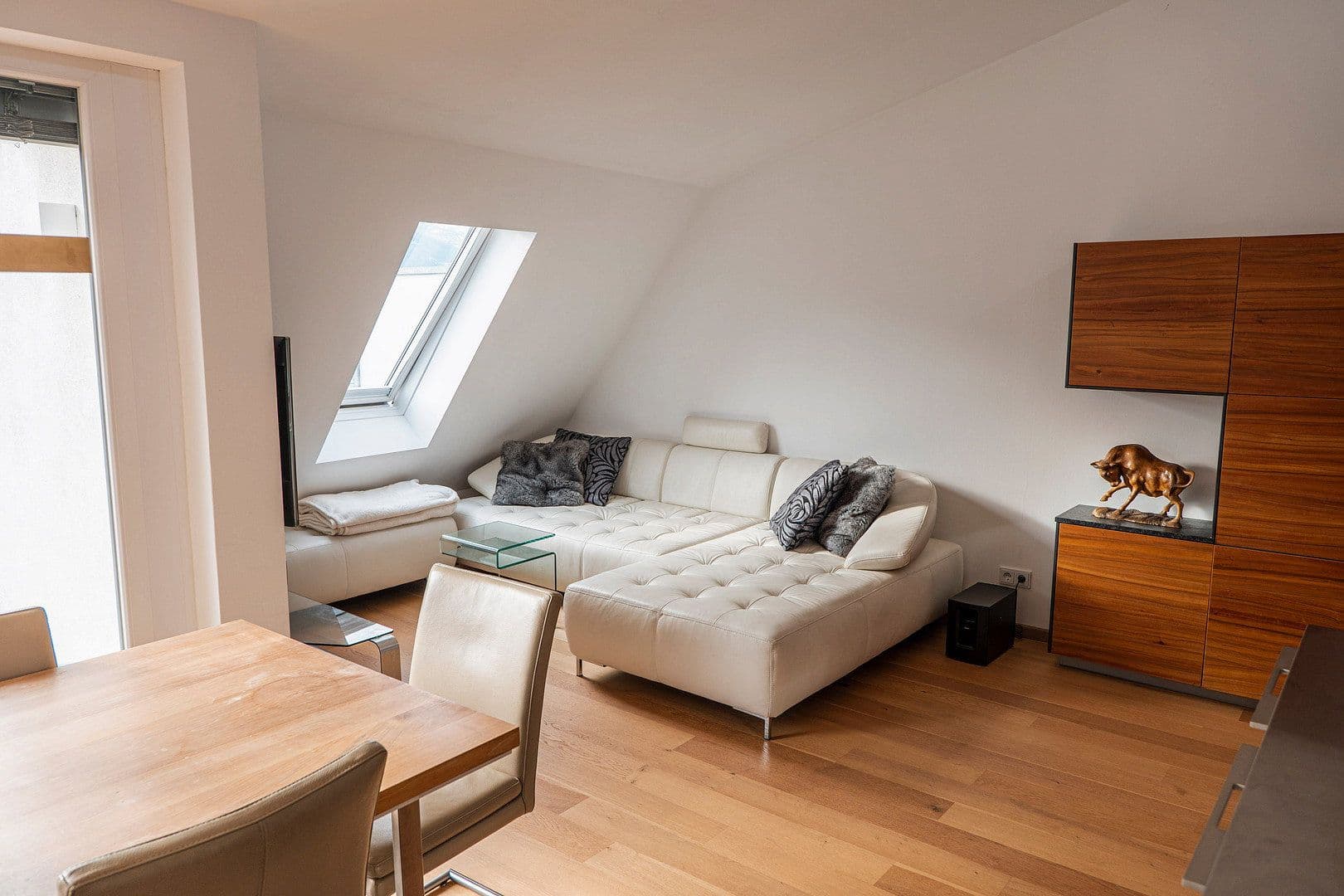 Prenájom bytu 2-izbový 107 m², Haller Straße 77, Innsbruck, Tirolsko Prenájom bytu 2-izbový 107 m², Haller Straße 77, Innsbruck, Tirolsko