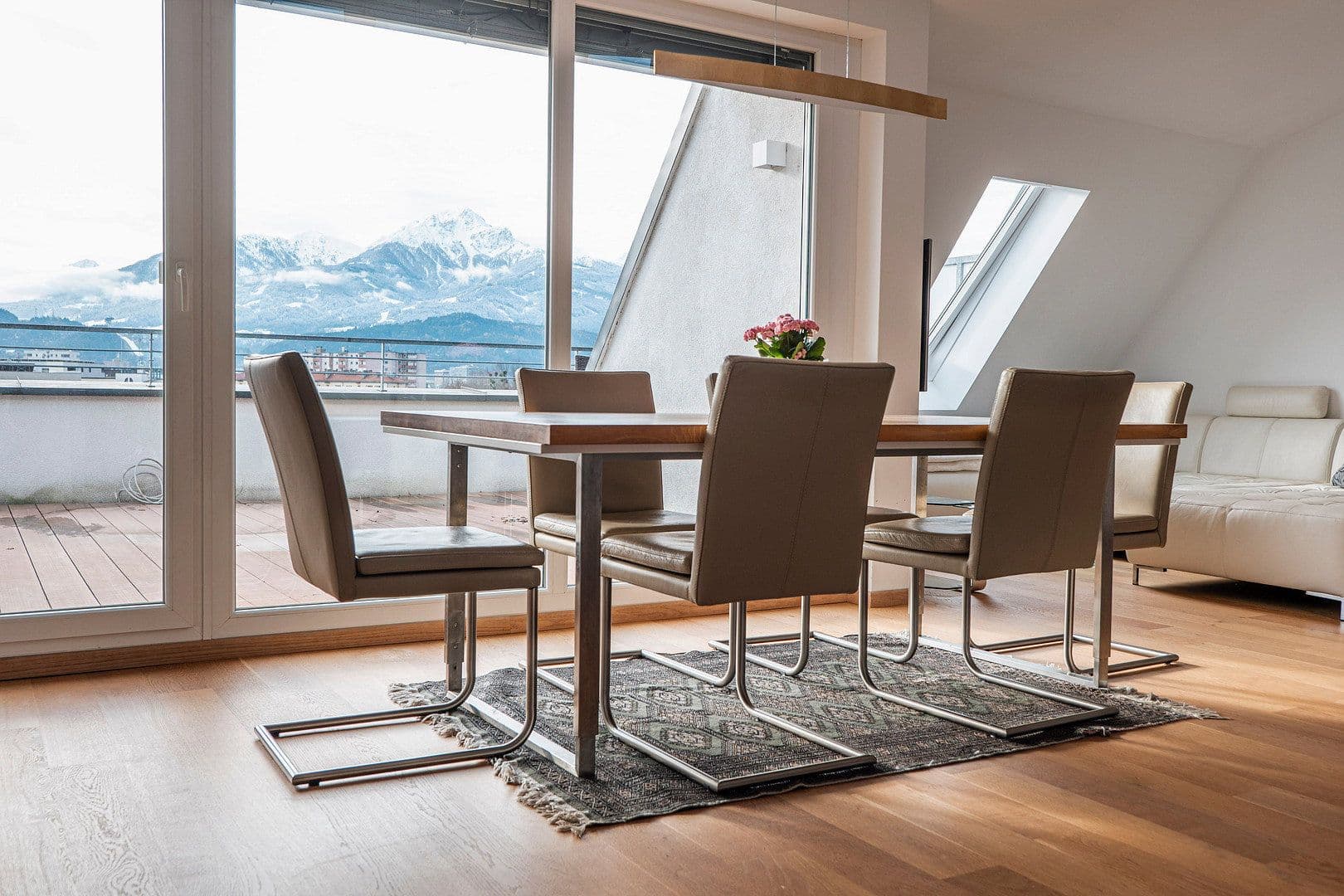 Prenájom bytu 2-izbový 107 m², Haller Straße 77, Innsbruck, Tirolsko Prenájom bytu 2-izbový 107 m², Haller Straße 77, Innsbruck, Tirolsko