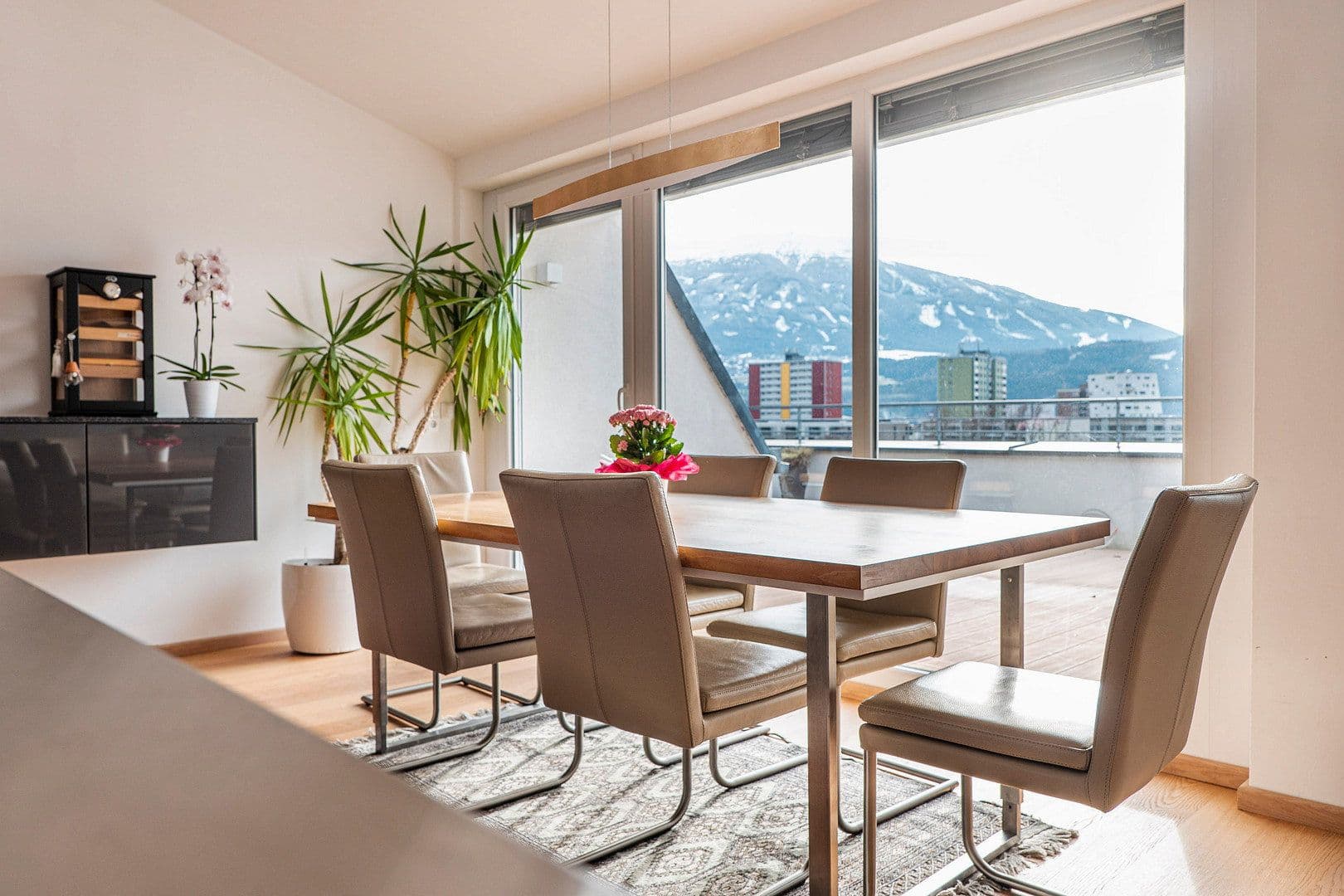 Prenájom bytu 2-izbový 107 m², Haller Straße 77, Innsbruck, Tirolsko Prenájom bytu 2-izbový 107 m², Haller Straße 77, Innsbruck, Tirolsko