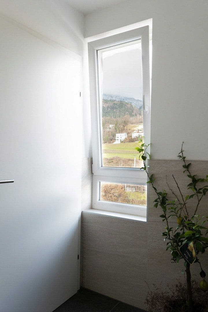 Prenájom bytu 2-izbový 107 m², Haller Straße 77, Innsbruck, Tirolsko Prenájom bytu 2-izbový 107 m², Haller Straße 77, Innsbruck, Tirolsko