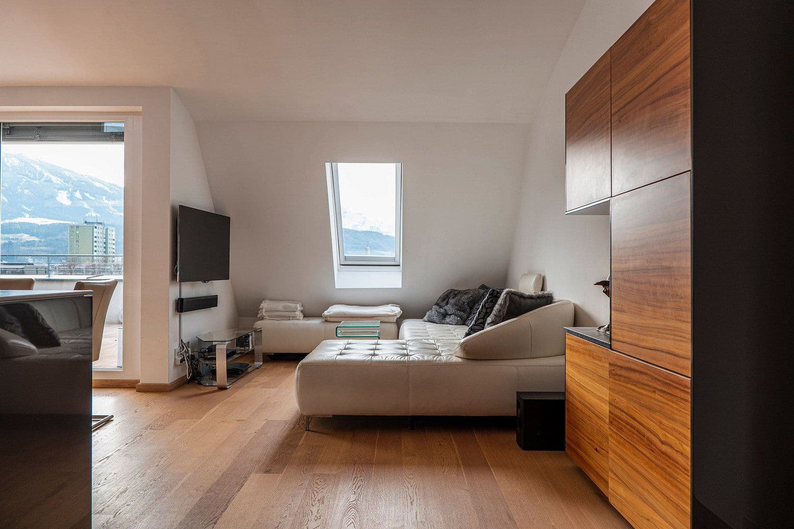 Prenájom bytu 2-izbový 107 m², Haller Straße 77, Innsbruck, Tirolsko Prenájom bytu 2-izbový 107 m², Haller Straße 77, Innsbruck, Tirolsko